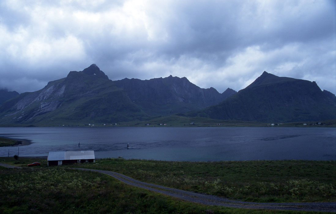 fotka / image Lofoty: moe a hory, nic mezitm, Norsko - Svartisen a Lofoty