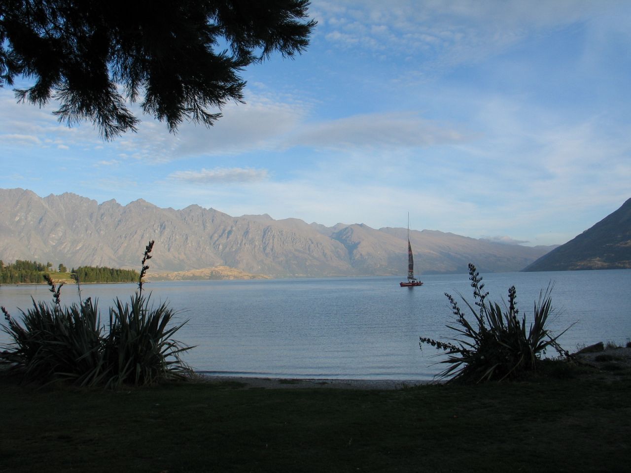 fotka / image Lake Wakatipu v Queenstownu, New Zealand