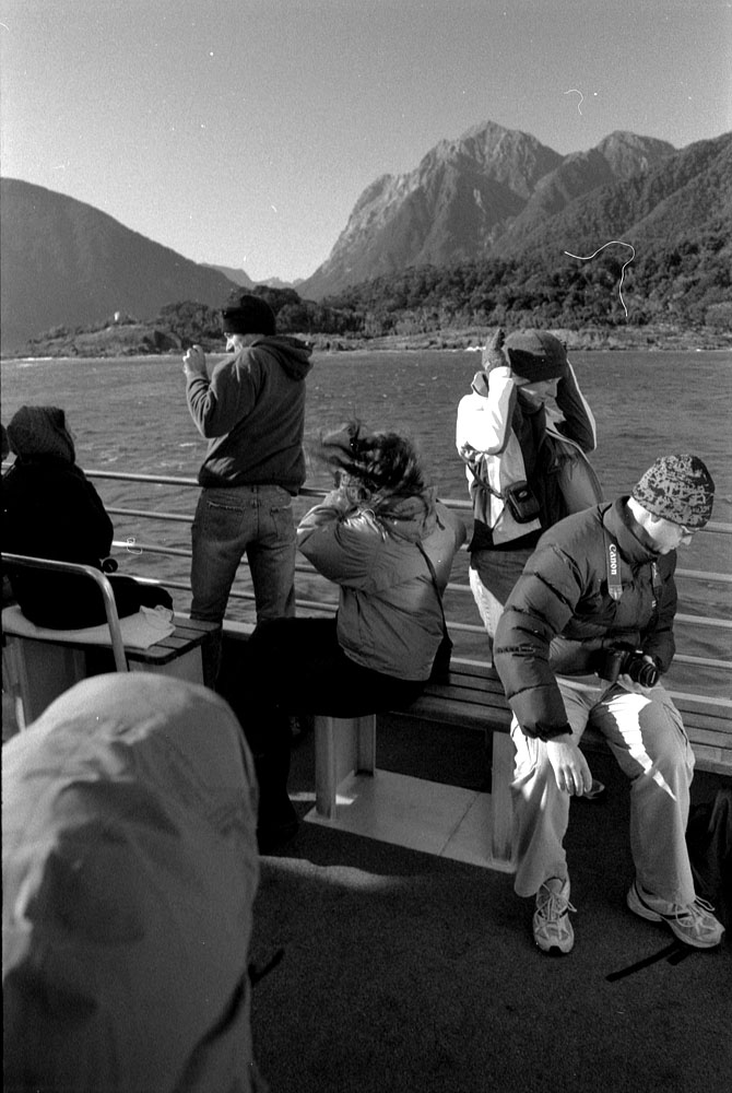 fotka / image na mori pred Milford Sound, New Zealand, black&white