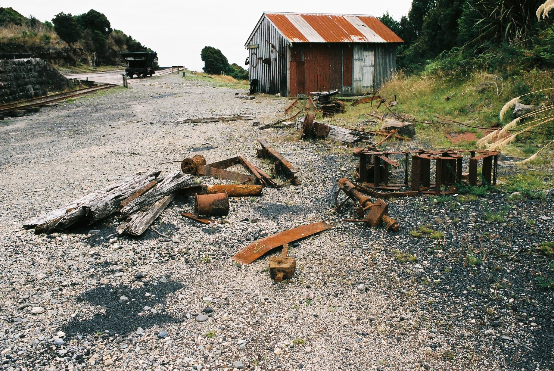 fotka / image Jin Ostrov, color negatives, New Zealand