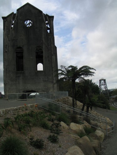 foto / image důlní vež ve Waihi u dolu Martha (zlato)