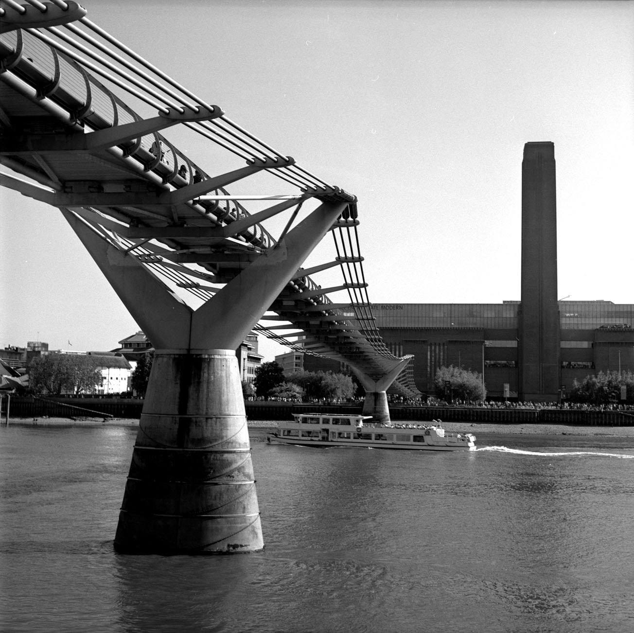 fotka / image Millenium Bridge, Summer in London