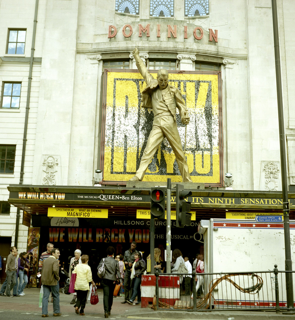 fotka / image Dominion Theatre, Summer in London