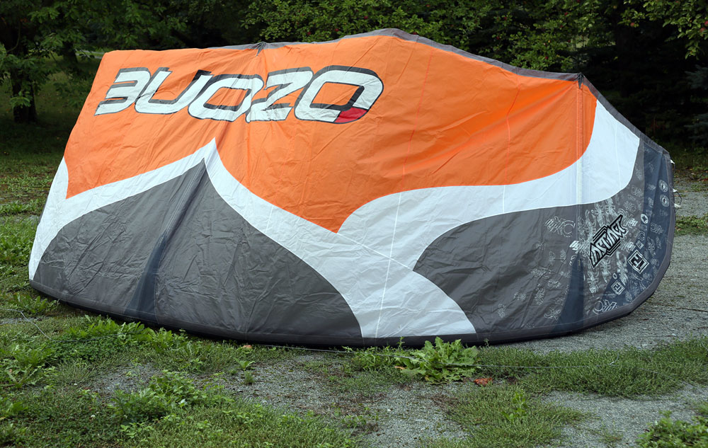 fotka / image Ozone Light XC 2009 12m - nafoukly kite, kite Ozone Instinct Light XC